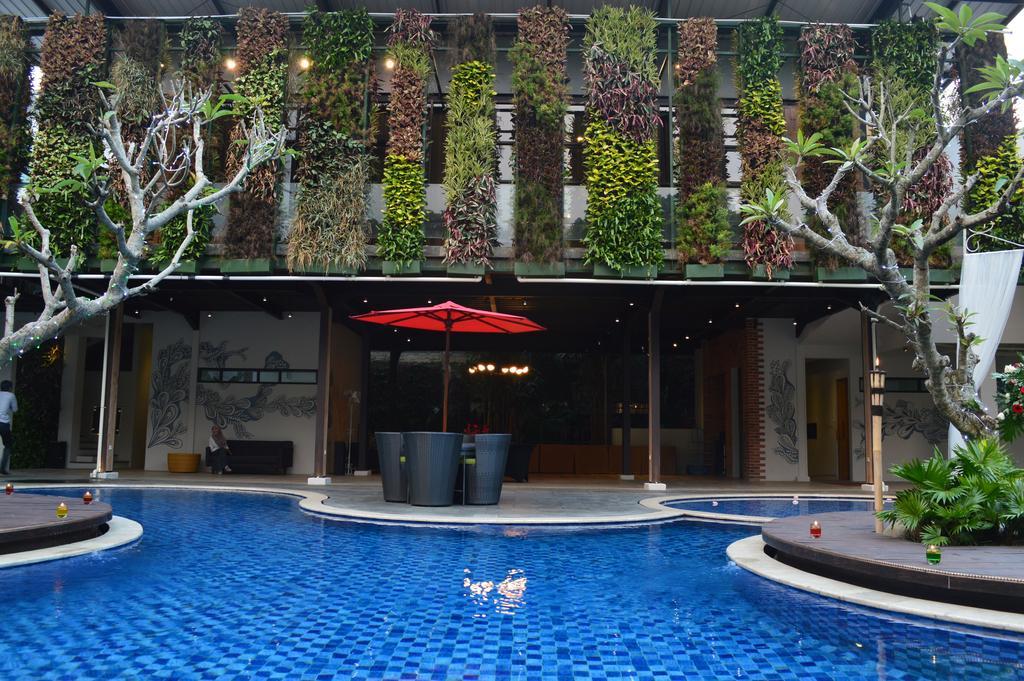 Patra Bandung Hotel Exterior photo